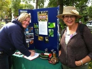 Highlander signs up for Community Garden Club